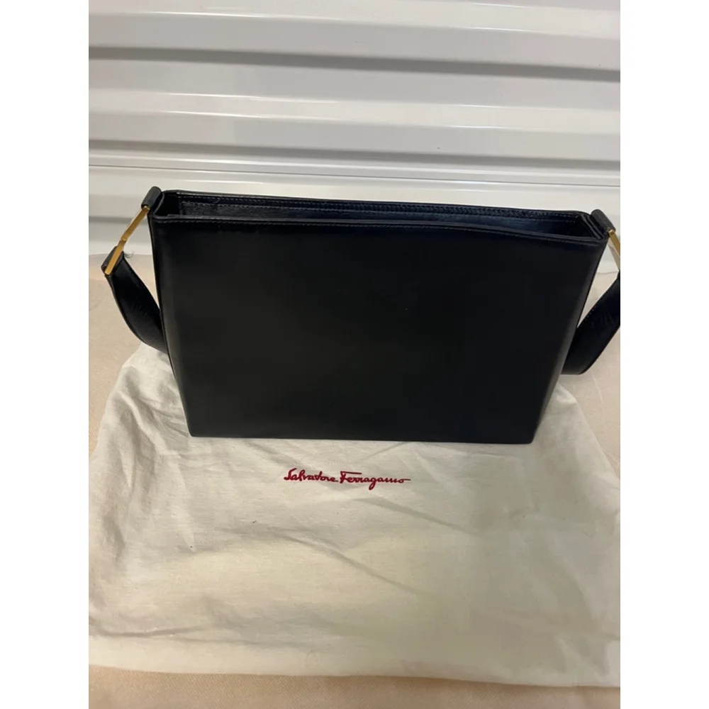 Authentic Salvatore Ferragamo Shoulder bag Gancini Calf Leather Black